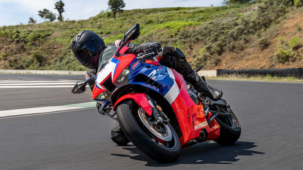 Honda CBR1000RR-R Fireblade mit neuem Elektronik-Leistungspaket