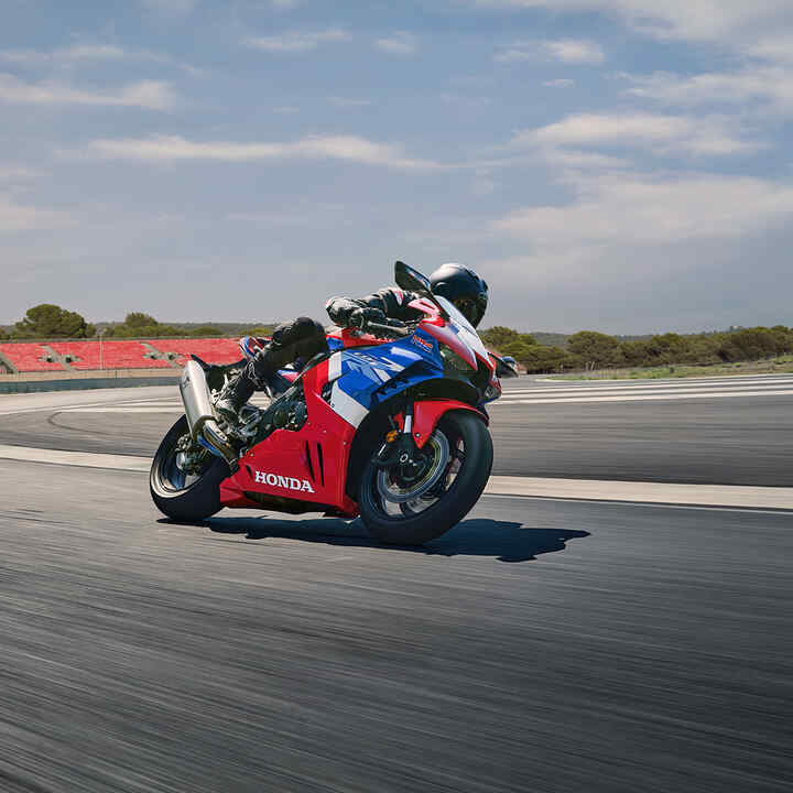 Honda CBR1000RR-R Fireblade mit hochtourigem Vierzylinder-Reihenmotor