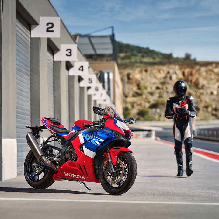 Honda CBR1000RR-R Fireblade mit Akrapovic-Auspuff