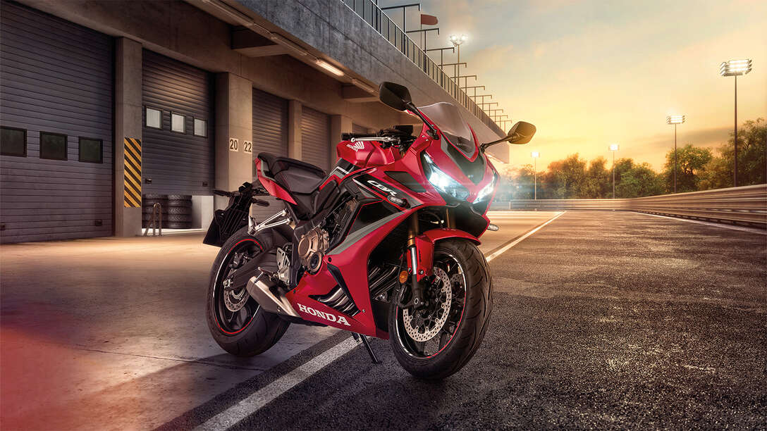 CBR650R, 3/4-Frontansicht rechts, Studioaufnahme