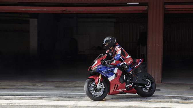 Honda CBR1000RR-R Fireblade SP auf der Rennstrecke.