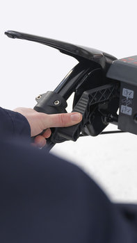 Nahaufnahme des Hebels zur H&ouml;heneinstellung.