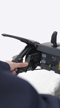 Nahaufnahme des Hebels zur H&ouml;heneinstellung.