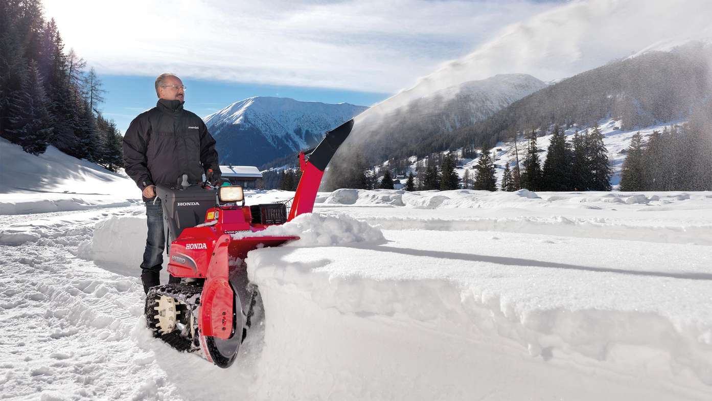 Honda Hybrid-Schneefräse in Aktion