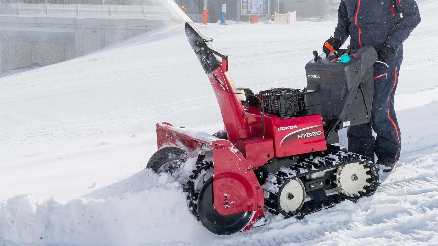 Honda Hybrid-Schneefräse in Aktion