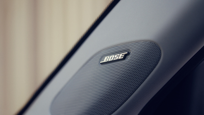 12 Premium Bose&reg; Lautsprecher vorn und hinten inklusive Hocht&ouml;ner, Center-Lautsprecher und Subwoofer