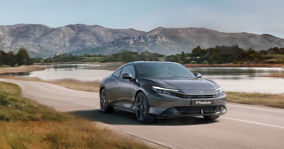 Prelude Seitenansicht von hinten auf der Strasse.