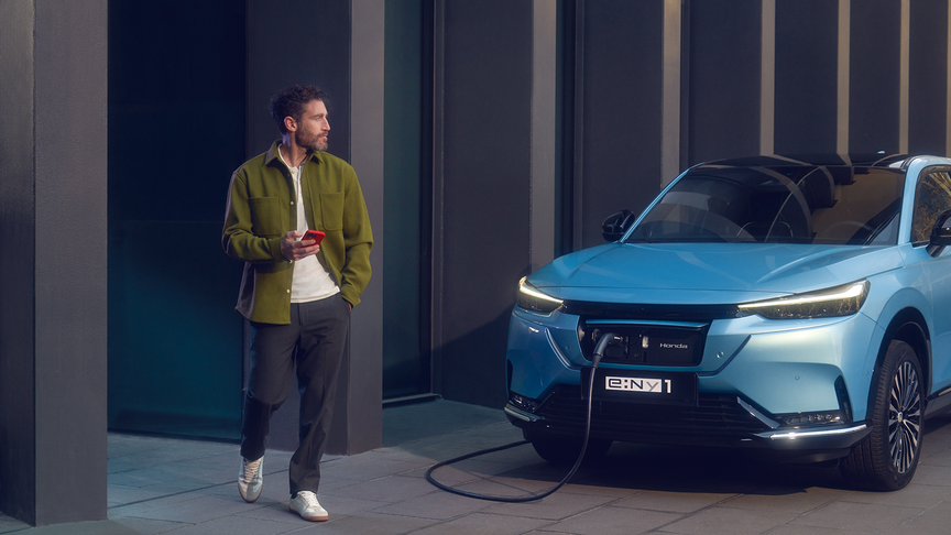 Honda Fahrzeug in einem Carport