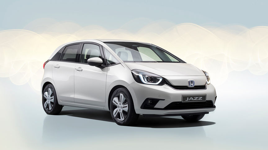 Seitenwinkelansicht des weißen Honda Jazz Hybridautos