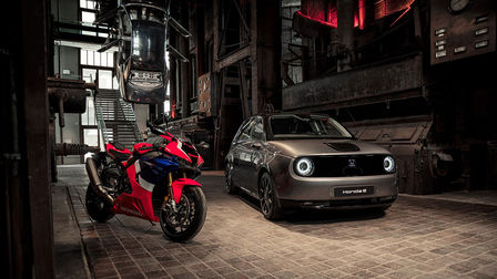 Honda e und Fireblade ab sofort im Red Dot Design Museum in Essen zu sehen