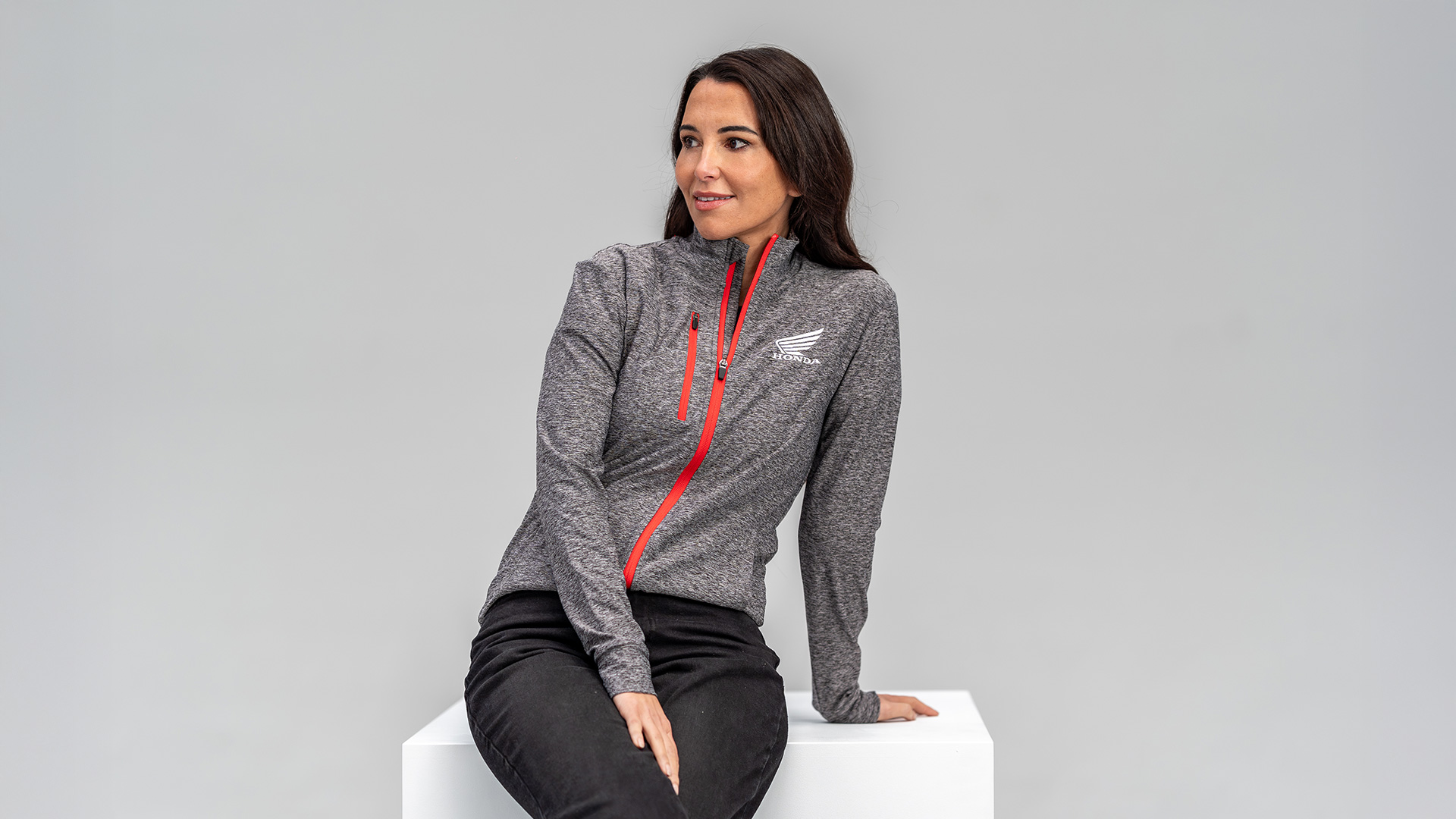 Damen-Sweatjacke in grau meliert und orangenen Akzenten