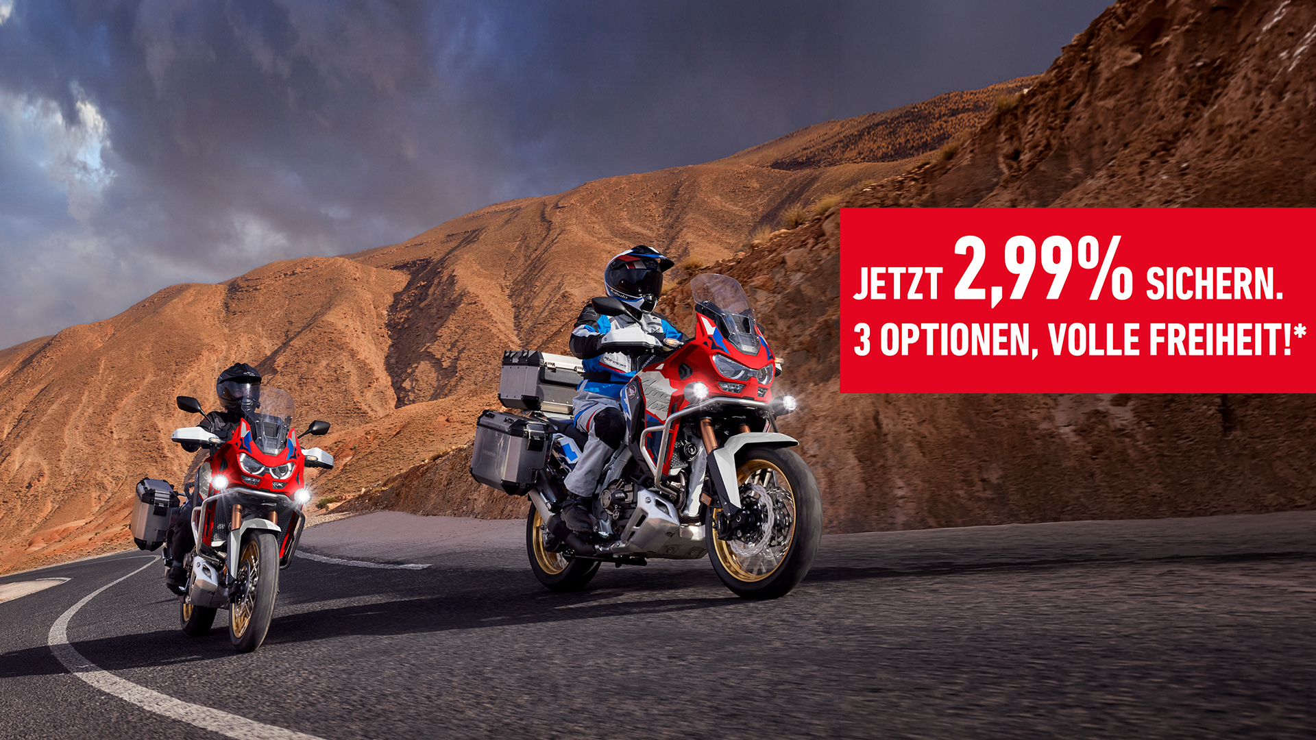 2 Honda Adventure Sport fahren eine kurvige Straße in den Bergen