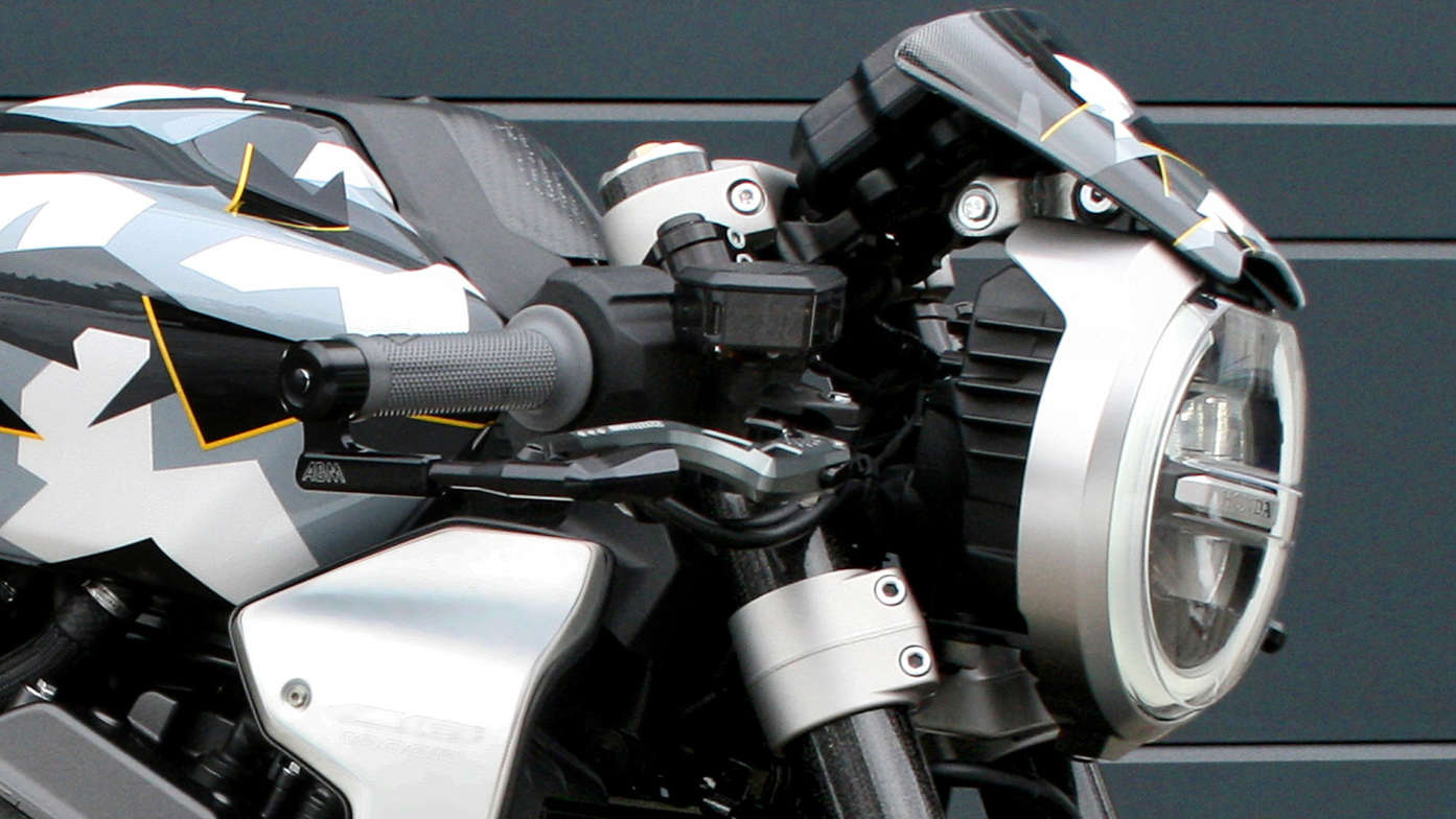 Honda CB1000R-adical Schweinwerfer von der Seite