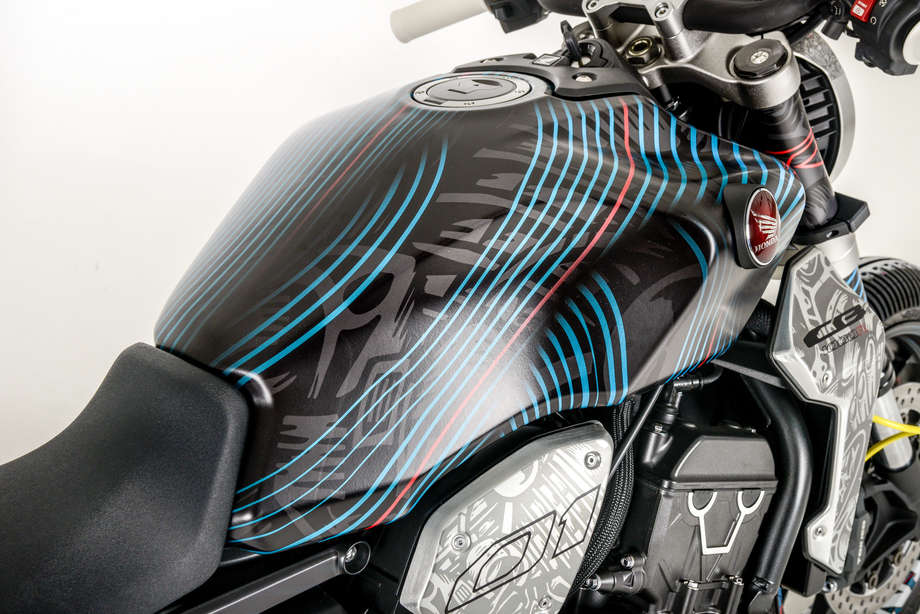 CB1000R Neo Daemon by Roadster Magazin Tank